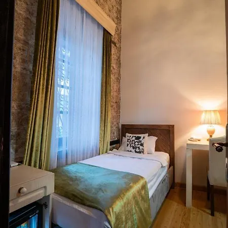Cedrus Hotel 3*